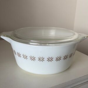 Vtg Pyrex #475-B 2 1/2 Qt Town & Country Pattern White/Tan Casserole Dish & Lid
